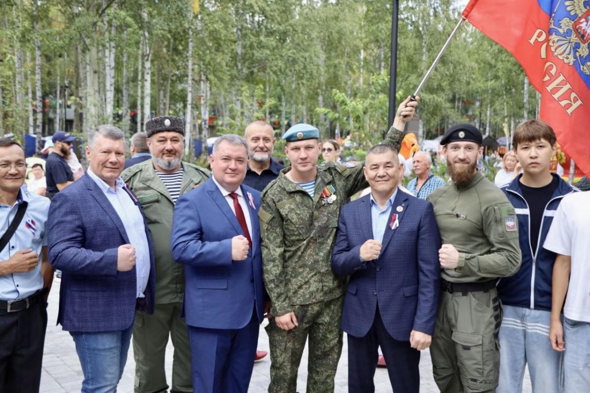 Дмитрий Кощенко: В Парке Победы сегодня развернулся двойной праздник! Был рад поздравить земляков с Днём государственного флага и принять участие в открытии городского семейного фестиваля «Праздник урожая»! Дмитрий Кощенко: В Парке Победы сегодня развернулся двойной праздник! Был рад поздравить земляков с Днём государственного флага и принять участие в открытии городского семейного фестиваля «Праздник урожая»!
