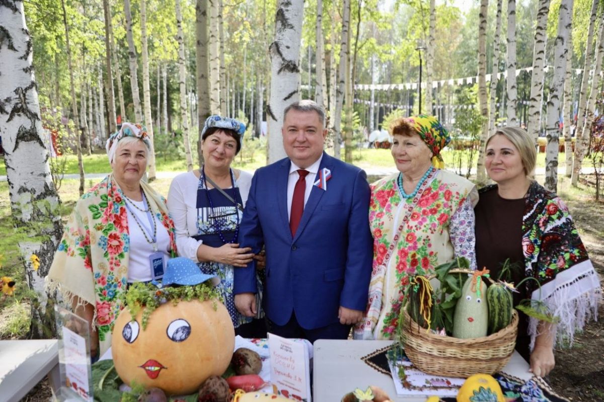 Дмитрий Кощенко: В Парке Победы сегодня развернулся двойной праздник! Был рад поздравить земляков с Днём государственного флага и принять участие в открытии городского семейного фестиваля «Праздник урожая»! Дмитрий Кощенко: В Парке Победы сегодня развернулся двойной праздник! Был рад поздравить земляков с Днём государственного флага и принять участие в открытии городского семейного фестиваля «Праздник урожая»!