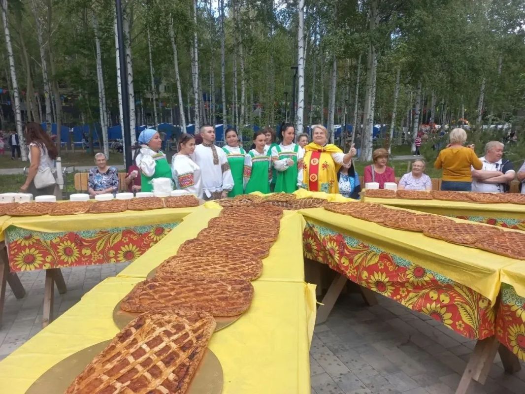 Дмитрий Кощенко: В Парке Победы сегодня развернулся двойной праздник! Был рад поздравить земляков с Днём государственного флага и принять участие в открытии городского семейного фестиваля «Праздник урожая»! Дмитрий Кощенко: В Парке Победы сегодня развернулся двойной праздник! Был рад поздравить земляков с Днём государственного флага и принять участие в открытии городского семейного фестиваля «Праздник урожая»!