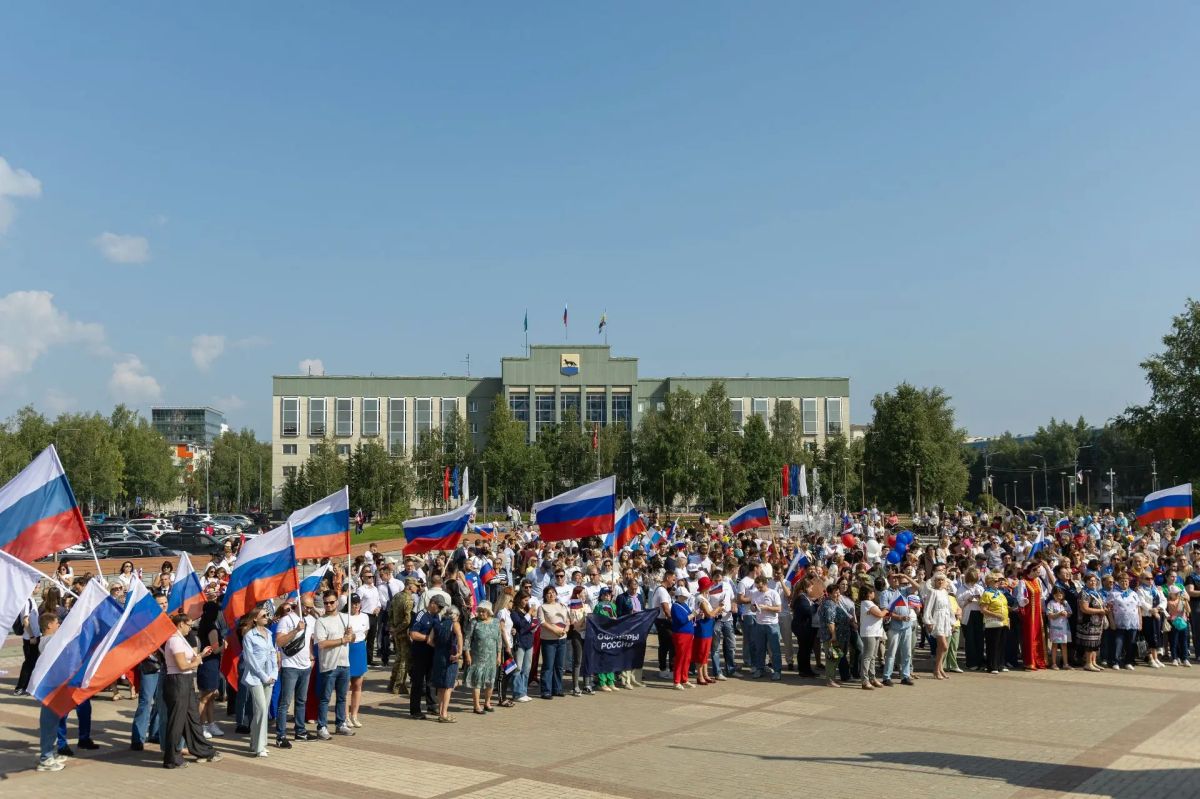 В Сургуте отметили День Государственного флага Российской Федерации В Сургуте отметили День Государственного флага Российской Федерации
