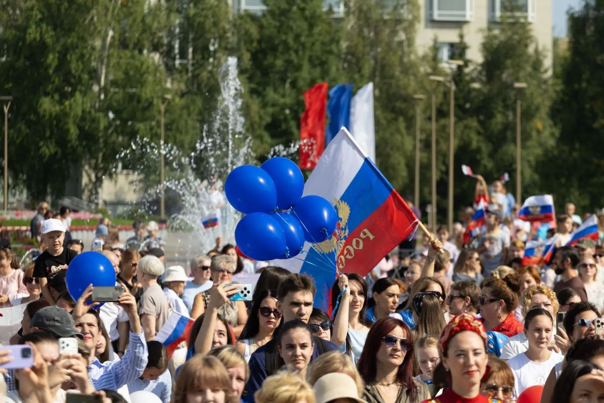 В Сургуте отметили День Государственного флага Российской Федерации В Сургуте отметили День Государственного флага Российской Федерации