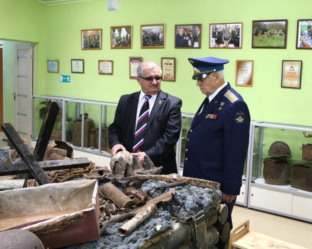 Молодежь Нижневартовска получила редкий шанс - не из учебников, а из первых уст услышать, как рождается настоящий профессионализм Молодежь Нижневартовска получила редкий шанс - не из учебников, а из первых уст услышать, как рождается настоящий профессионализм