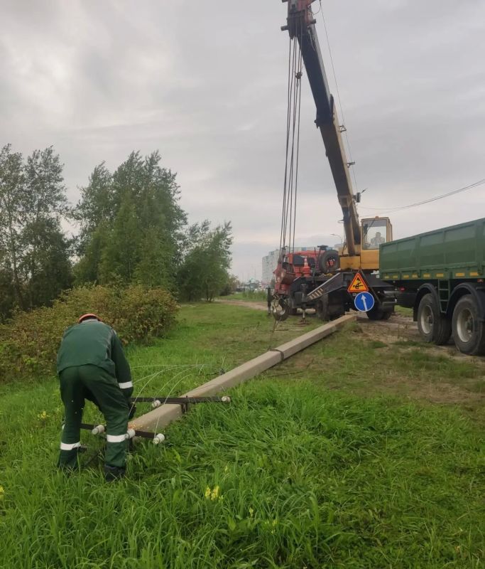 В парке Геологов демонтируют нефункциональные опоры освещения