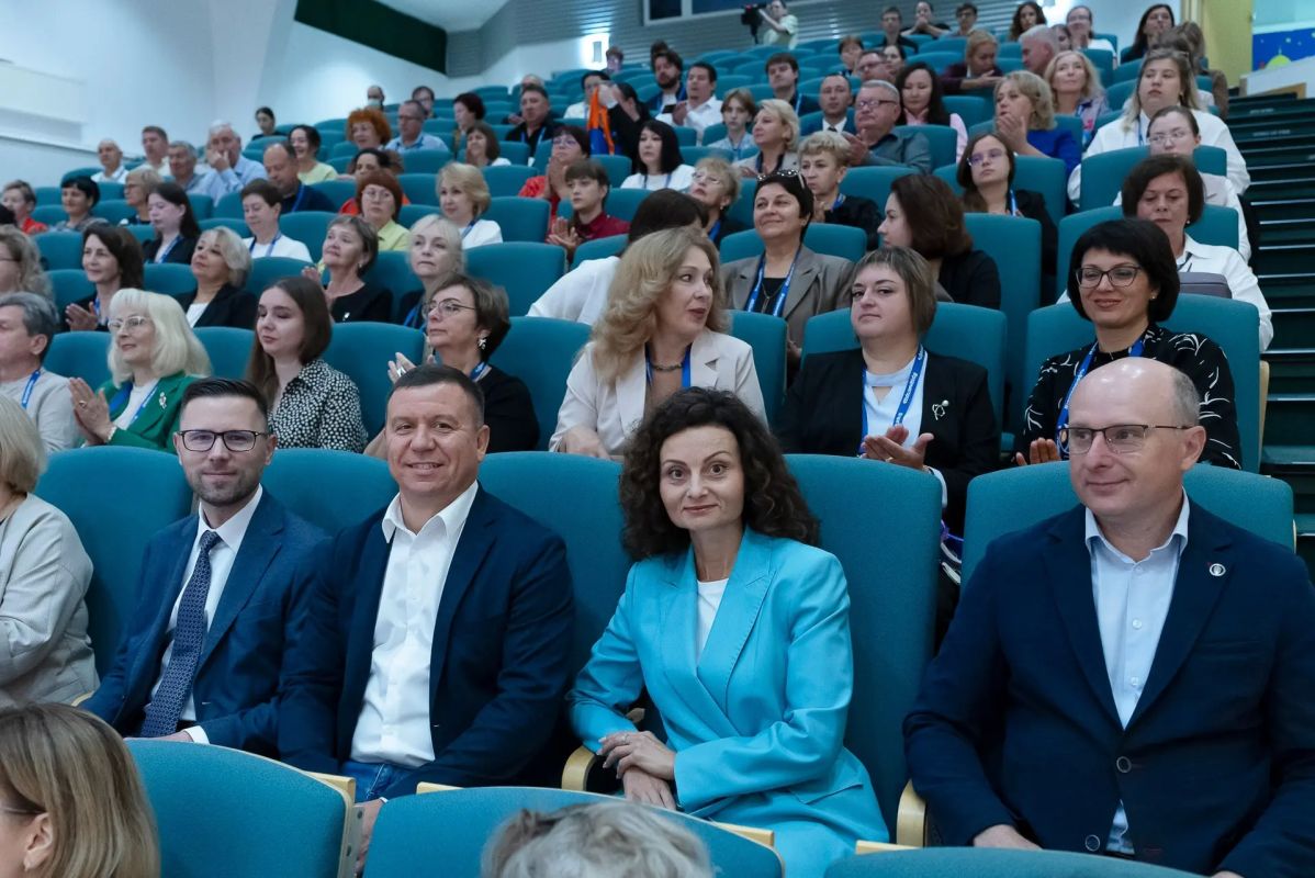 Сегодня в Ханты-Мансийске в рамках III Межрегиональной конференции «Музыкальная педагогика» работают директор Департамента культуры Тюменской области Александр Сидоров и директор Департамента культуры Ямало-Ненецкого... Сегодня в Ханты-Мансийске в рамках III Межрегиональной конференции «Музыкальная педагогика» работают директор Департамента культуры Тюменской области Александр Сидоров и директор Департамента культуры Ямало-Ненецкого...