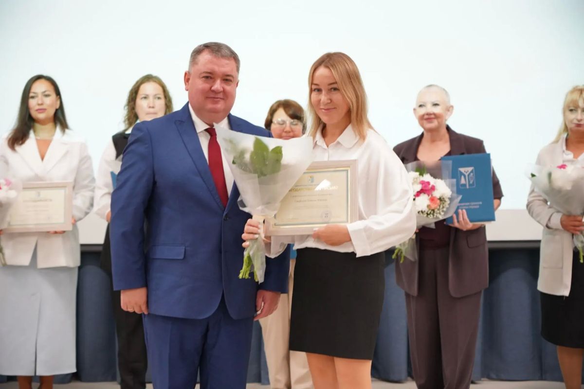 Дмитрий Кощенко: Вместе с заместителем председателя Думы Югры Натальей Леонидовной Западновой и депутатом регионального парламента Дмитрием Александровичем Аксновым был рад принять участие в ежегодном августовском совещании... Дмитрий Кощенко: Вместе с заместителем председателя Думы Югры Натальей Леонидовной Западновой и депутатом регионального парламента Дмитрием Александровичем Аксновым был рад принять участие в ежегодном августовском совещании...