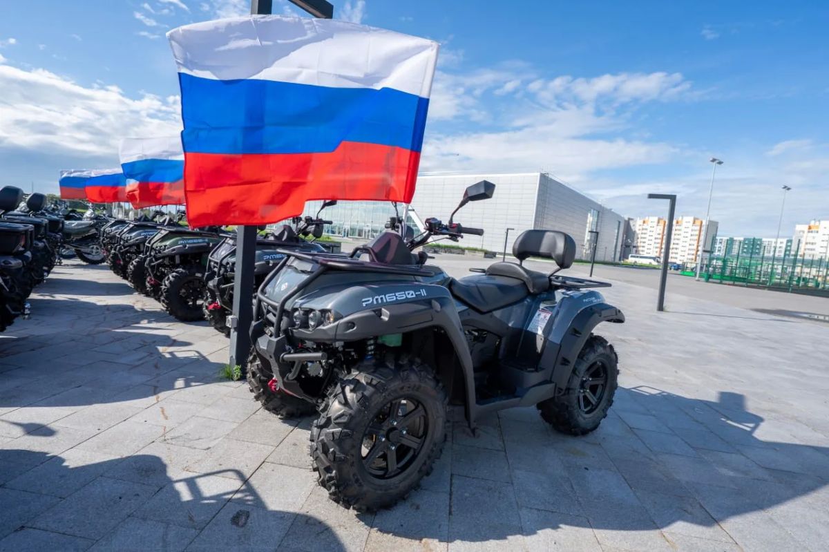 Из Югры отправили новую партию спецтехники для бойцов СВО Из Югры отправили новую партию спецтехники для бойцов СВО