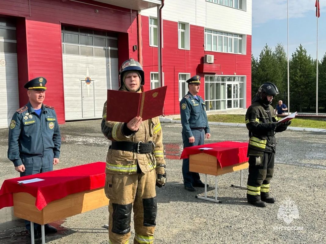 В Нягани состоялось торжественное посвящение в пожарные В Нягани состоялось торжественное посвящение в пожарные