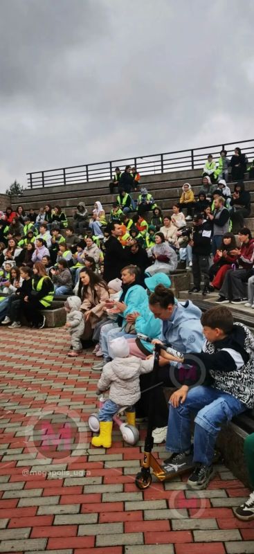 В Нижневартовске на набережной Оби прошла экологическая акция по выпуску краснокнижных осетрят В Нижневартовске на набережной Оби прошла экологическая акция по выпуску краснокнижных осетрят