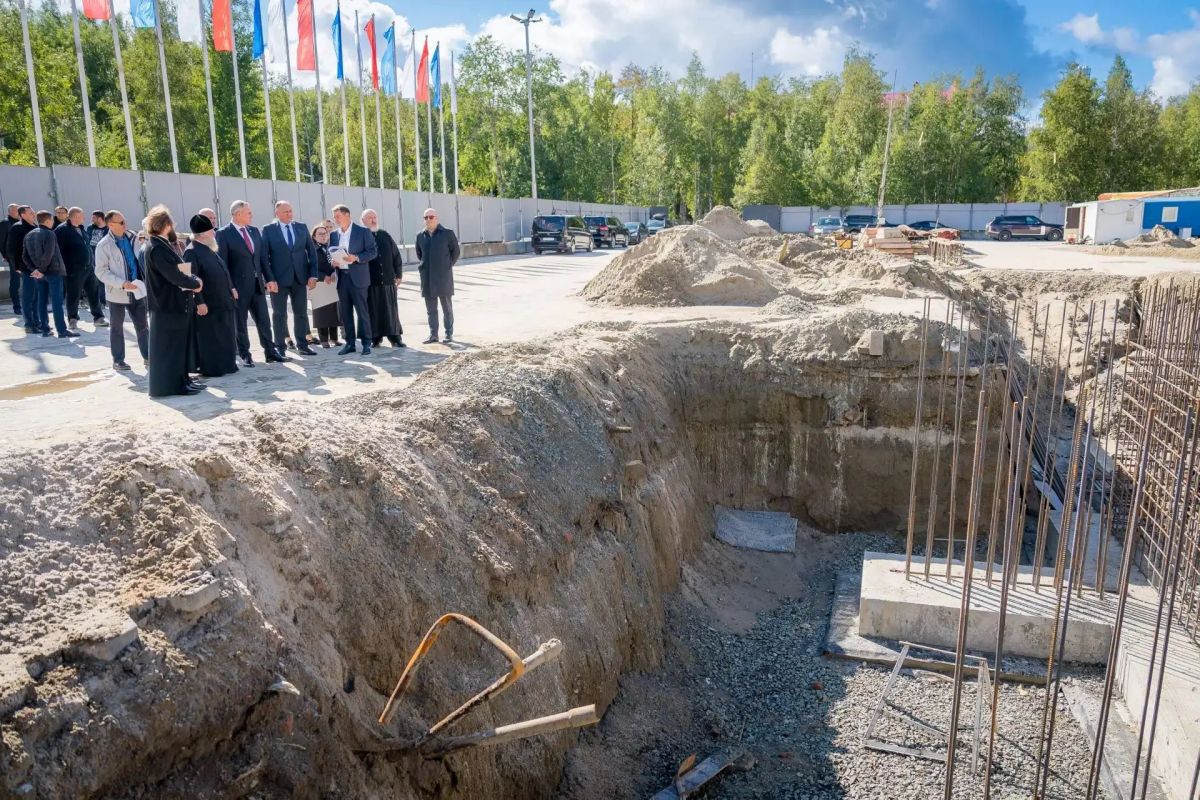 В Ханты-Мансийске продолжается строительство мемориального храмачасовни Собора новомучеников и исповедников Церкви Русской В Ханты-Мансийске продолжается строительство мемориального храмачасовни Собора новомучеников и исповедников Церкви Русской