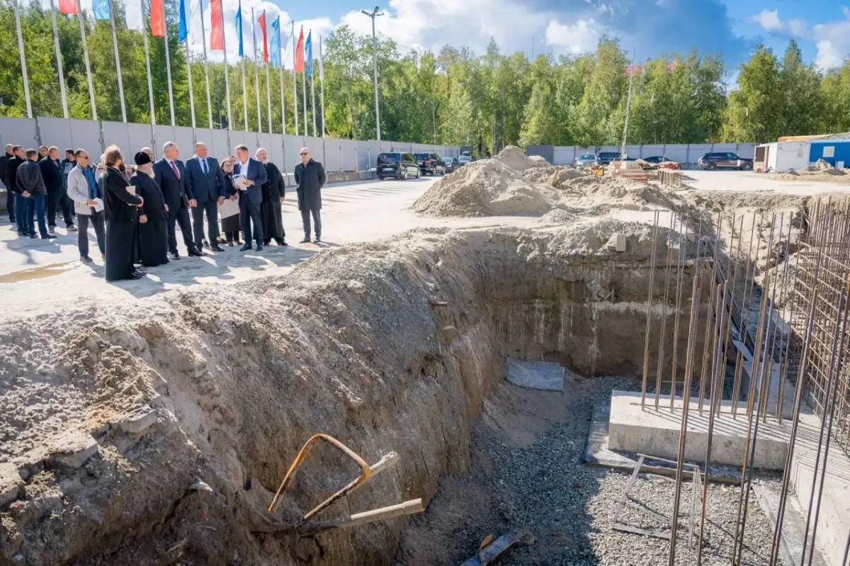 Руслан Кухарук проинспектировал ход строительства мемориального храма-часовни в Ханты-Мансийске Руслан Кухарук проинспектировал ход строительства мемориального храма-часовни в Ханты-Мансийске
