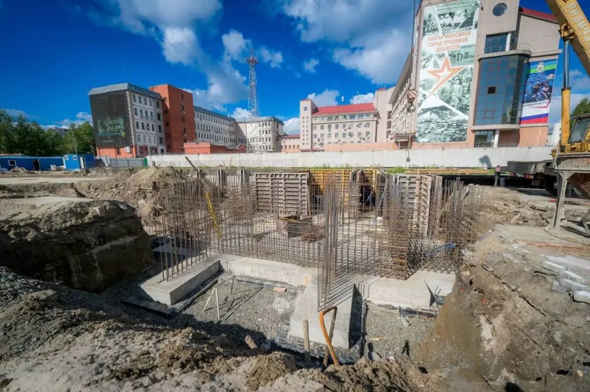 Руслан Кухарук проинспектировал ход строительства мемориального храма-часовни в Ханты-Мансийске Руслан Кухарук проинспектировал ход строительства мемориального храма-часовни в Ханты-Мансийске