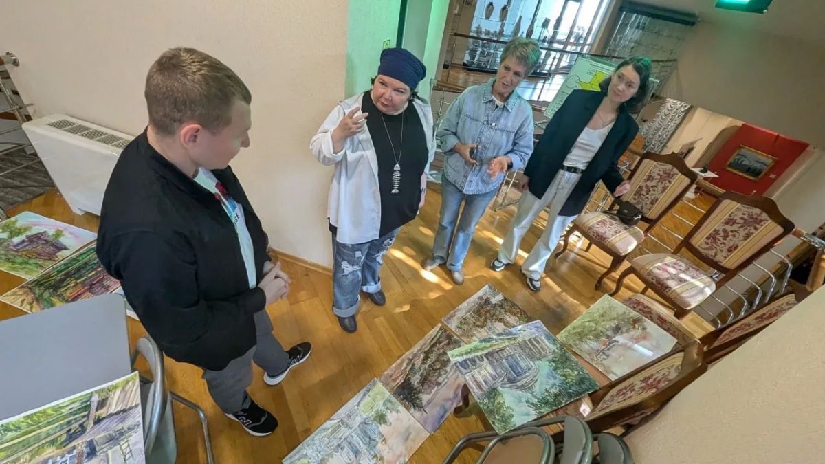 Сибирь в акварели. Пятнадцать художников из десяти регионов страны провели полторы недели в Ханты-Мансийске и его окрестностях, чтобы писать сибирскую природу акварелью Сибирь в акварели. Пятнадцать художников из десяти регионов страны провели полторы недели в Ханты-Мансийске и его окрестностях, чтобы писать сибирскую природу акварелью