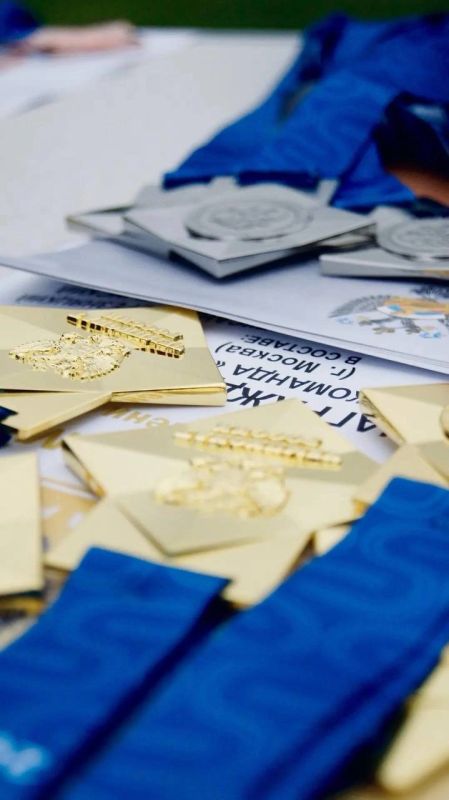 Сборная Югры в десятый раз стала чемпионом России по купольной акробатике Сборная Югры в десятый раз стала чемпионом России по купольной акробатике