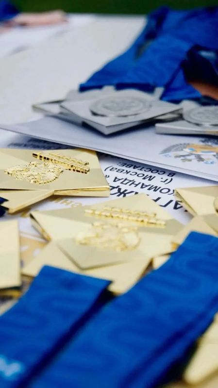 Сборная Югры в десятый раз стала чемпионом России по купольной акробатике Сборная Югры в десятый раз стала чемпионом России по купольной акробатике