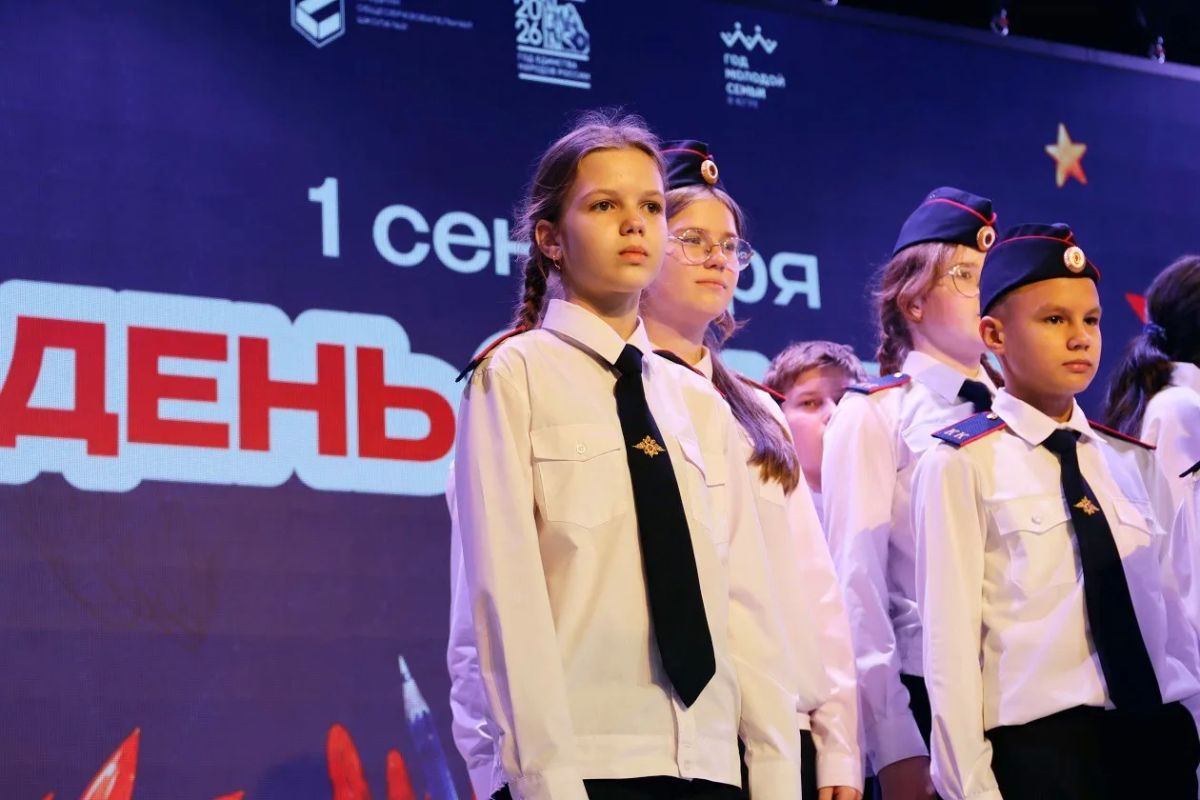 Полицейские приняли участие в торжественной линейке, посвящённой Дню знаний, в школе №2 г. ХантыМансийска Полицейские приняли участие в торжественной линейке, посвящённой Дню знаний, в школе №2 г. ХантыМансийска