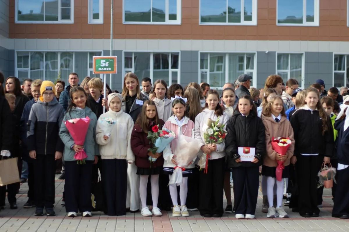 Белые банты, цветы и тысячи взволнованных мальчишек и девчонок: в Югре отметили День знаний Белые банты, цветы и тысячи взволнованных мальчишек и девчонок: в Югре отметили День знаний