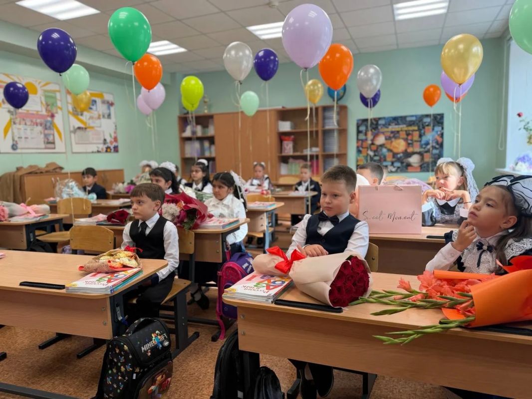 Белые банты, цветы и тысячи взволнованных мальчишек и девчонок: в Югре отметили День знаний Белые банты, цветы и тысячи взволнованных мальчишек и девчонок: в Югре отметили День знаний
