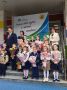 Белые банты и рубашки, букеты цветов и знакомство с первой учительницей, волнения, ожидания и первый звонок