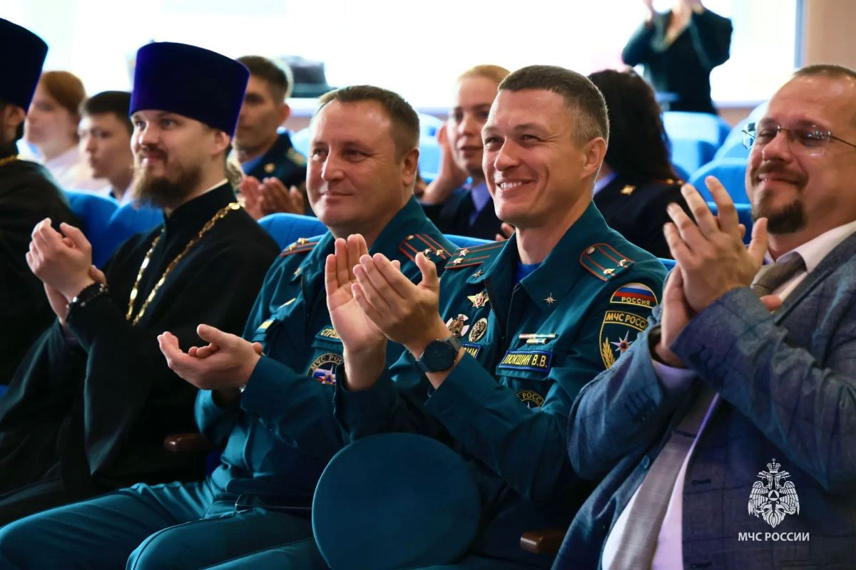 В День знаний в Ханты-Мансийске открылись кадетские классы МЧС России В День знаний в Ханты-Мансийске открылись кадетские классы МЧС России