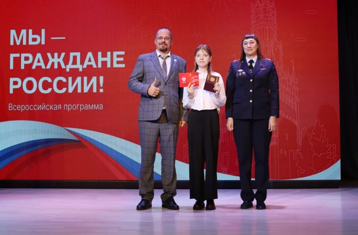 Полицейские приняли участие в торжественной линейке, посвящённой Дню знаний, в школе №2 г. ХантыМансийска Полицейские приняли участие в торжественной линейке, посвящённой Дню знаний, в школе №2 г. ХантыМансийска