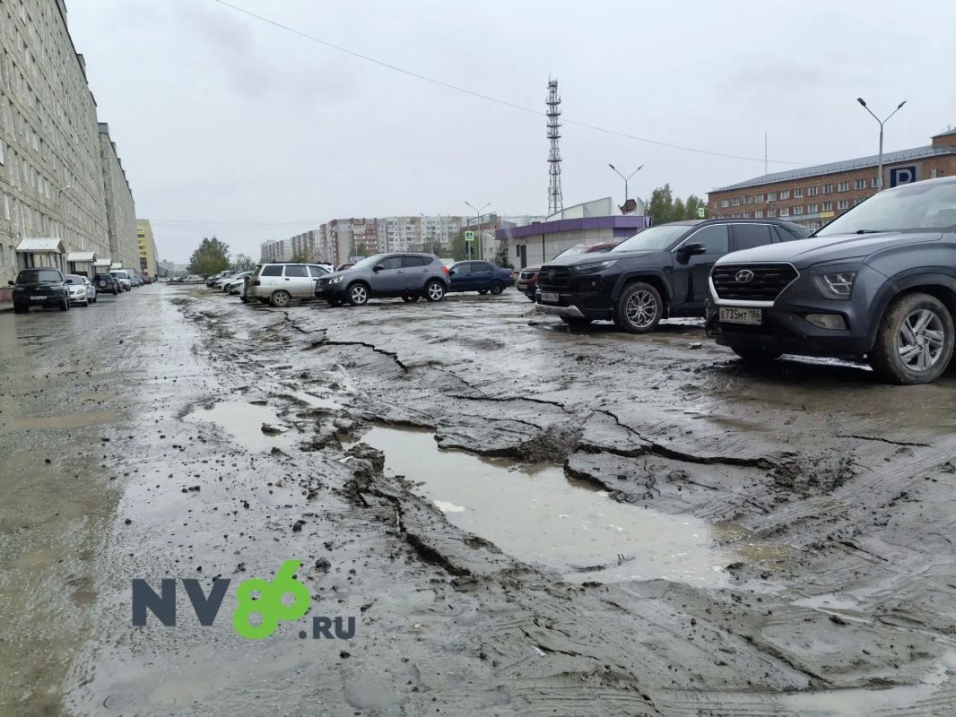 Месиво из грязи оставили коммунальщики после раскопок Месиво из грязи оставили коммунальщики после раскопок