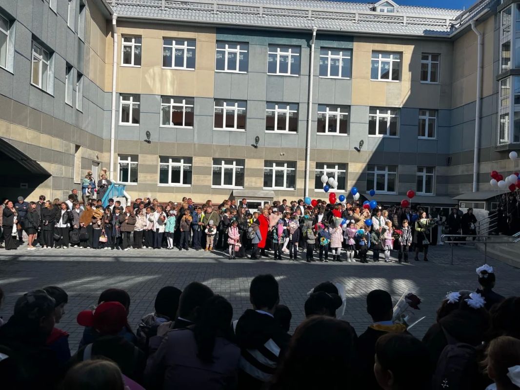 В Югре звонят школьные звонки: более 220 тысяч учеников сели за парты В Югре звонят школьные звонки: более 220 тысяч учеников сели за парты