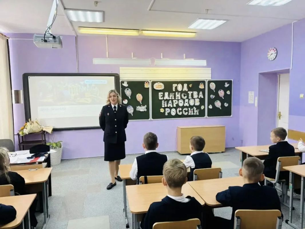 Сотни юных югорчан узнали о правилах дорожной безопасности Сотни юных югорчан узнали о правилах дорожной безопасности