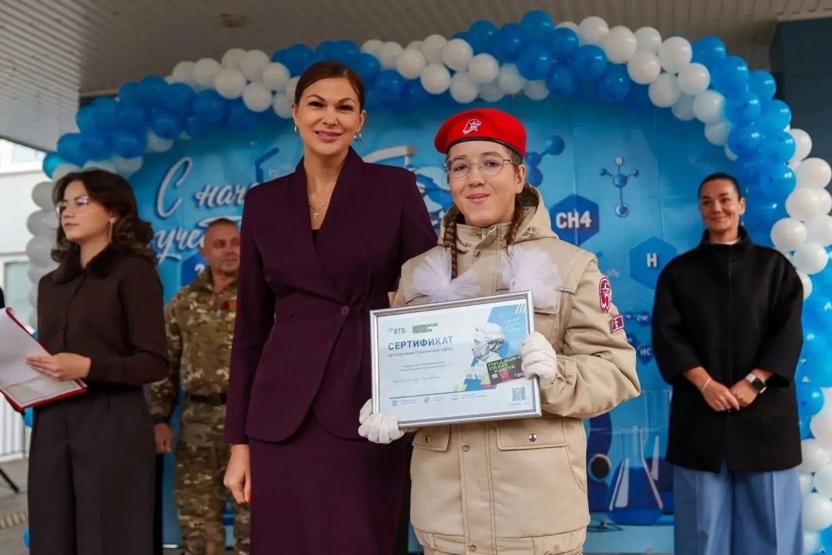 В сургутских школах прошла акция «Пять лет с Пушкинской картой» В сургутских школах прошла акция «Пять лет с Пушкинской картой»