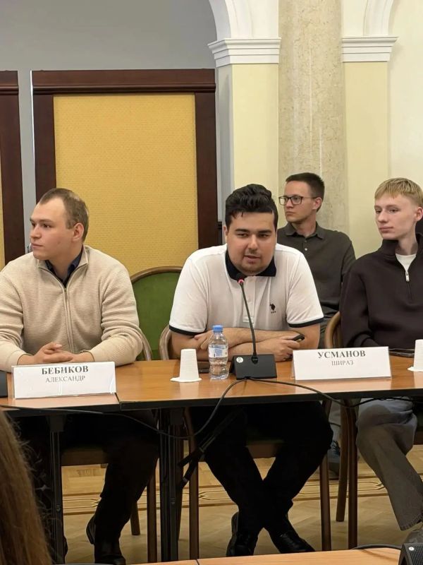 В преддверии Дня знаний в Представительстве Югры состоялась встреча югорской молодежи в Москве В преддверии Дня знаний в Представительстве Югры состоялась встреча югорской молодежи в Москве