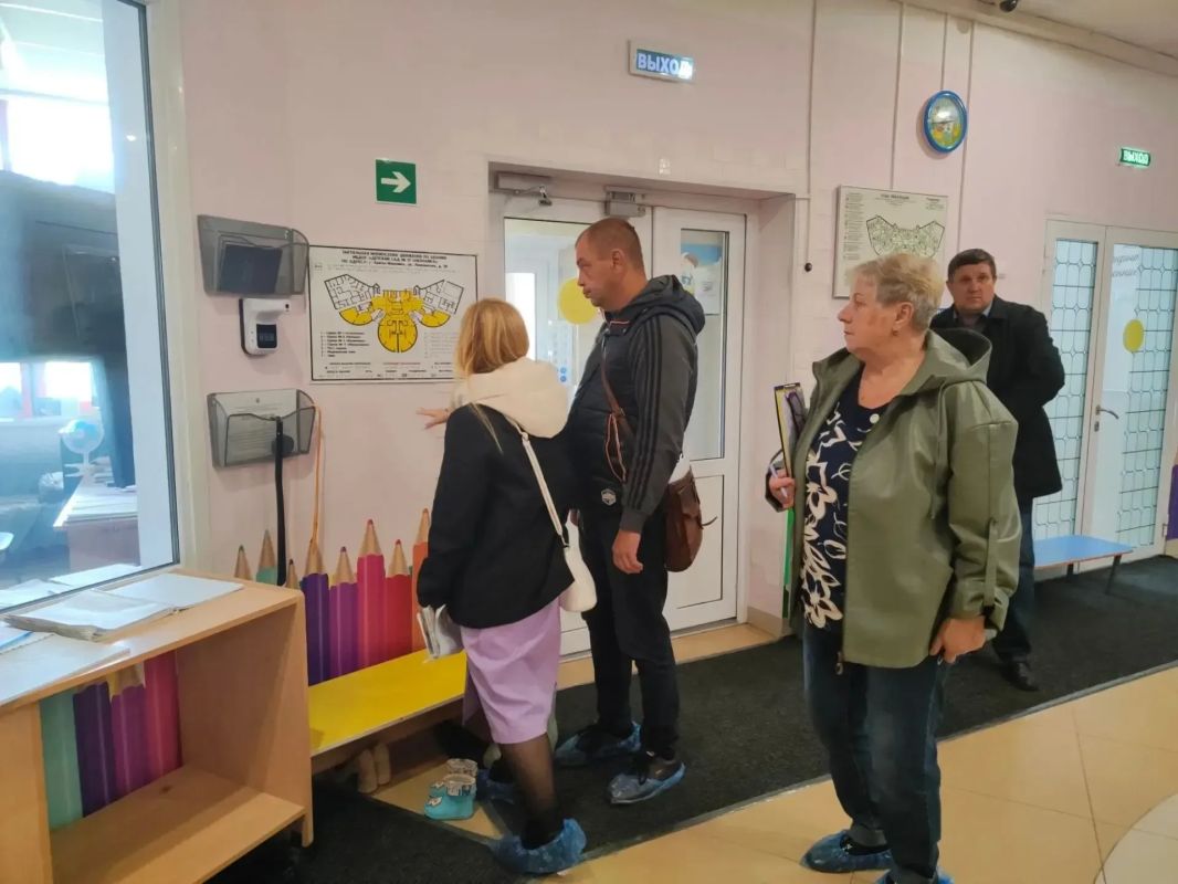 Избирательные участки Ханты-Мансийска проверили на доступность и безопасность Избирательные участки Ханты-Мансийска проверили на доступность и безопасность