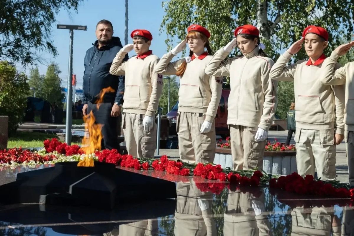 Югра зажгла свечи в память о жертвах Беслана Югра зажгла свечи в память о жертвах Беслана