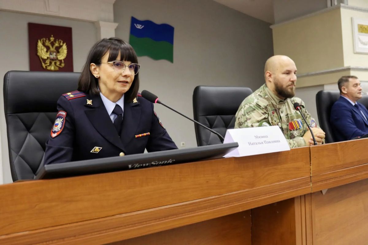 В Ханты-Мансийске полицейские и Общественный совет провели урок мужества для школьников В Ханты-Мансийске полицейские и Общественный совет провели урок мужества для школьников