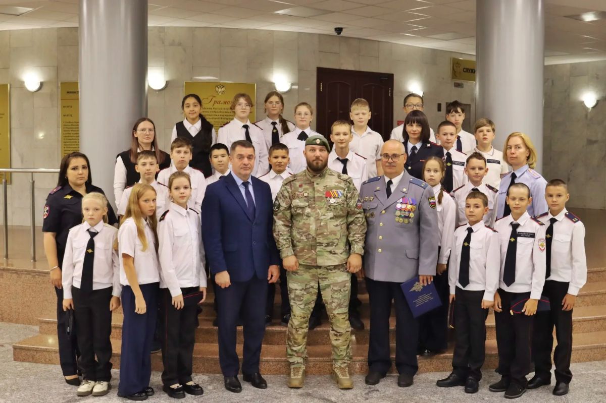 В Ханты-Мансийске полицейские и Общественный совет провели урок мужества для школьников В Ханты-Мансийске полицейские и Общественный совет провели урок мужества для школьников