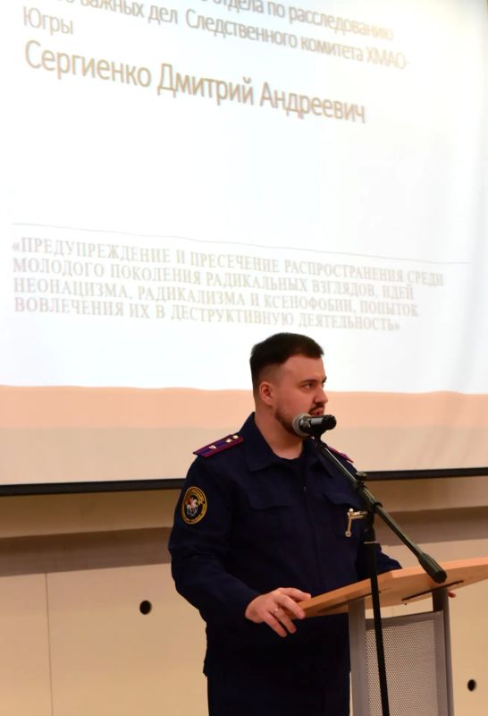 В День солидарности в борьбе с терроризмом руководитель первого отдела по расследованию особо важных дел следственного управления Дмитрий Сергиенко посетил среднюю общеобразовательную школу № 1 имени Юрия Георгиевича... В День солидарности в борьбе с терроризмом руководитель первого отдела по расследованию особо важных дел следственного управления Дмитрий Сергиенко посетил среднюю общеобразовательную школу № 1 имени Юрия Георгиевича...