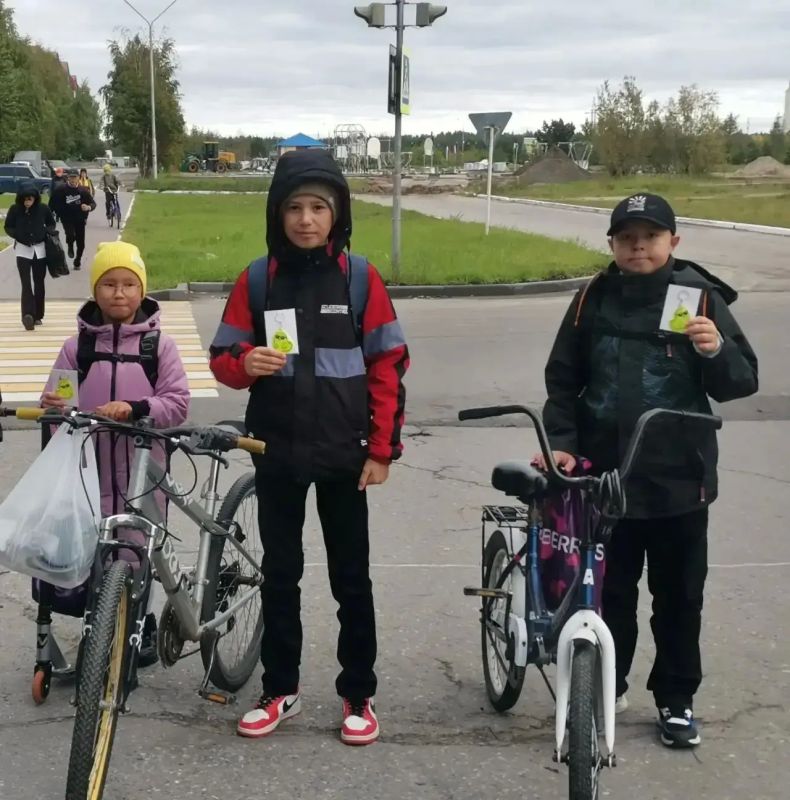 Автоинспекторы Югры продолжают проводить профилактические мероприятия с юными участниками дорожного движения Автоинспекторы Югры продолжают проводить профилактические мероприятия с юными участниками дорожного движения