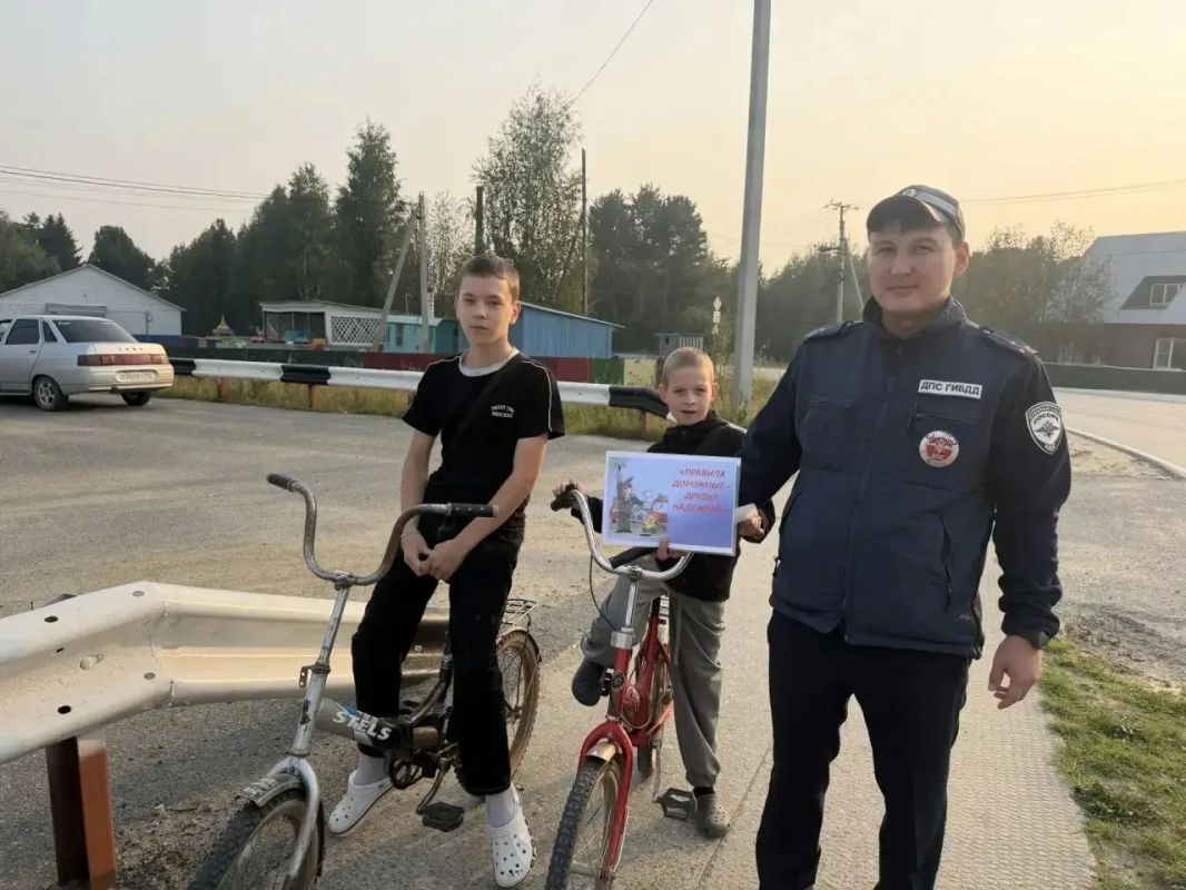 Автоинспекторы Югры продолжают проводить профилактические мероприятия с юными участниками дорожного движения Автоинспекторы Югры продолжают проводить профилактические мероприятия с юными участниками дорожного движения