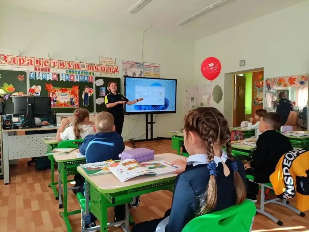 Автоинспекторы Югры продолжают проводить профилактические мероприятия с юными участниками дорожного движения Автоинспекторы Югры продолжают проводить профилактические мероприятия с юными участниками дорожного движения