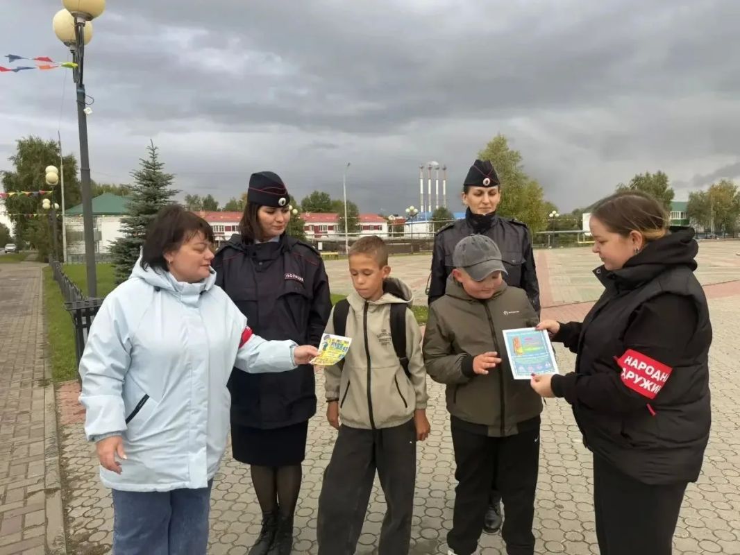 Автоинспекторы Югры продолжают проводить профилактические мероприятия с юными участниками дорожного движения Автоинспекторы Югры продолжают проводить профилактические мероприятия с юными участниками дорожного движения