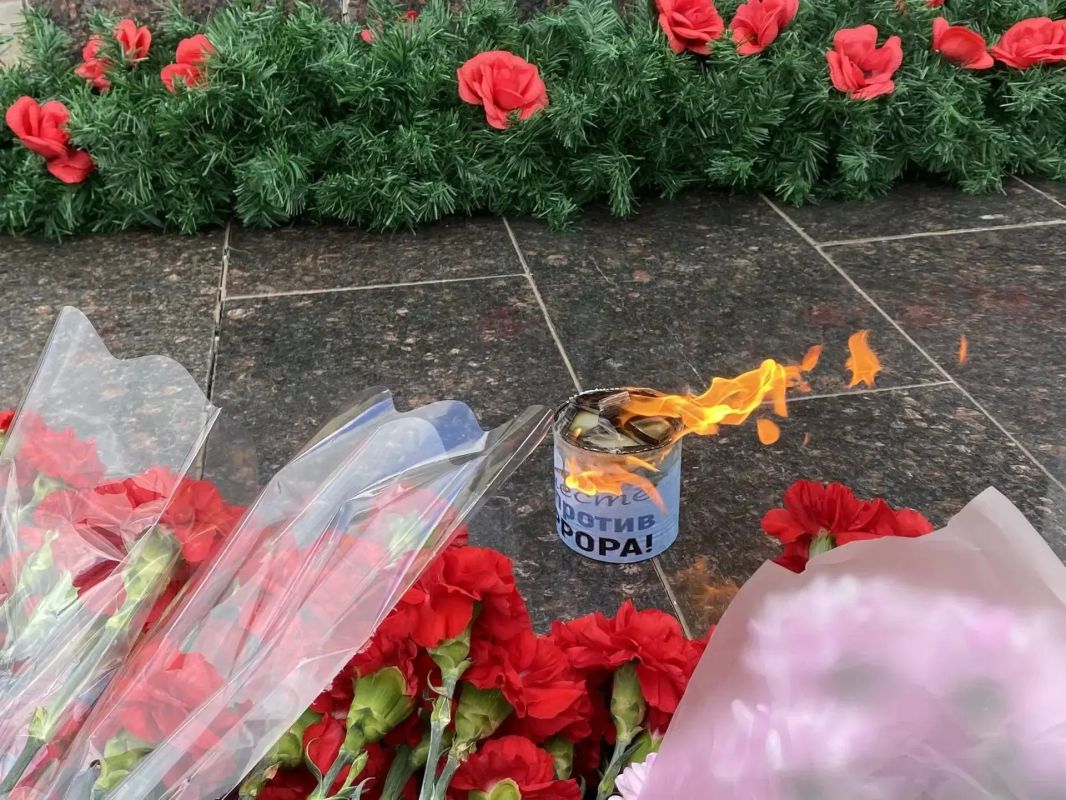 Югра зажгла свечи в память о жертвах Беслана Югра зажгла свечи в память о жертвах Беслана