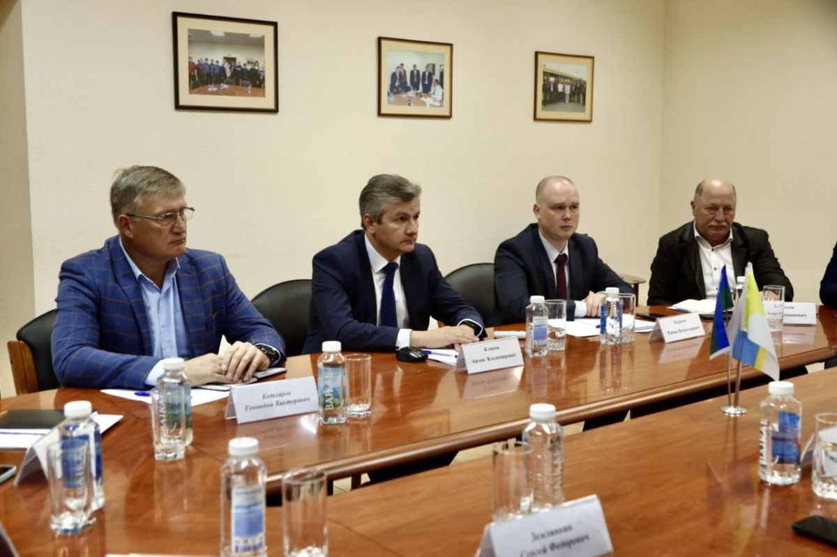 Дмитрий Кощенко: Провел рабочее совещание с руководством предприятия «ДомТрансАвто» при участии ГИБДД Дмитрий Кощенко: Провел рабочее совещание с руководством предприятия «ДомТрансАвто» при участии ГИБДД