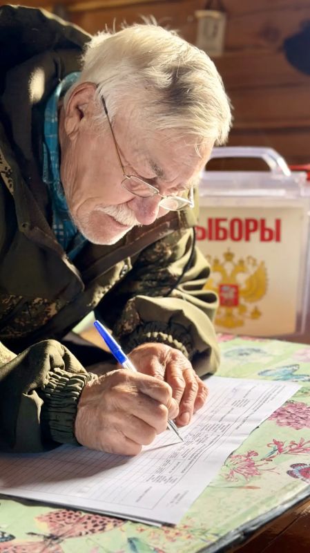 Накануне члены участковой комиссии № 428 выезжали на родовые угодья коренных народов Севера в Сургутском районе, чтобы организовать досрочное голосование на выборах депутатов Государственной Думы ФС РФ и совмещенных с ними... Накануне члены участковой комиссии № 428 выезжали на родовые угодья коренных народов Севера в Сургутском районе, чтобы организовать досрочное голосование на выборах депутатов Государственной Думы ФС РФ и совмещенных с ними...