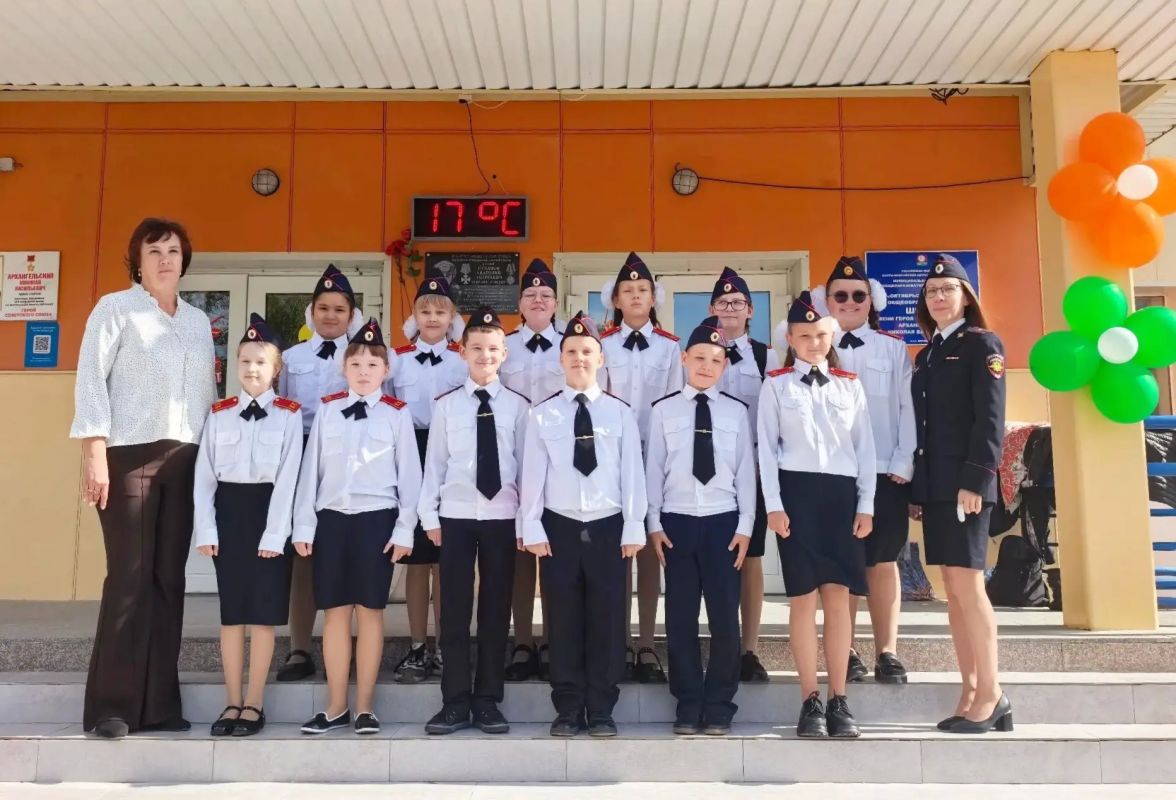 В Югре 306 школьников приступили к занятиям в профильных полицейских классах В Югре 306 школьников приступили к занятиям в профильных полицейских классах