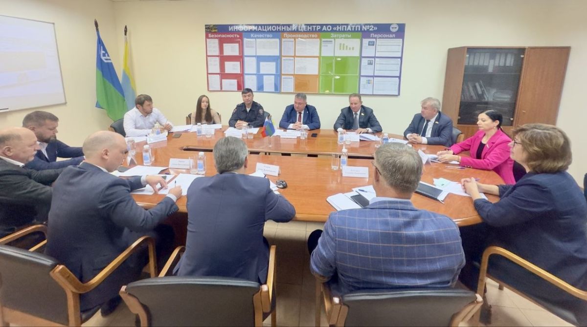 Дмитрий Кощенко: Провел рабочее совещание с руководством предприятия «ДомТрансАвто» при участии ГИБДД Дмитрий Кощенко: Провел рабочее совещание с руководством предприятия «ДомТрансАвто» при участии ГИБДД