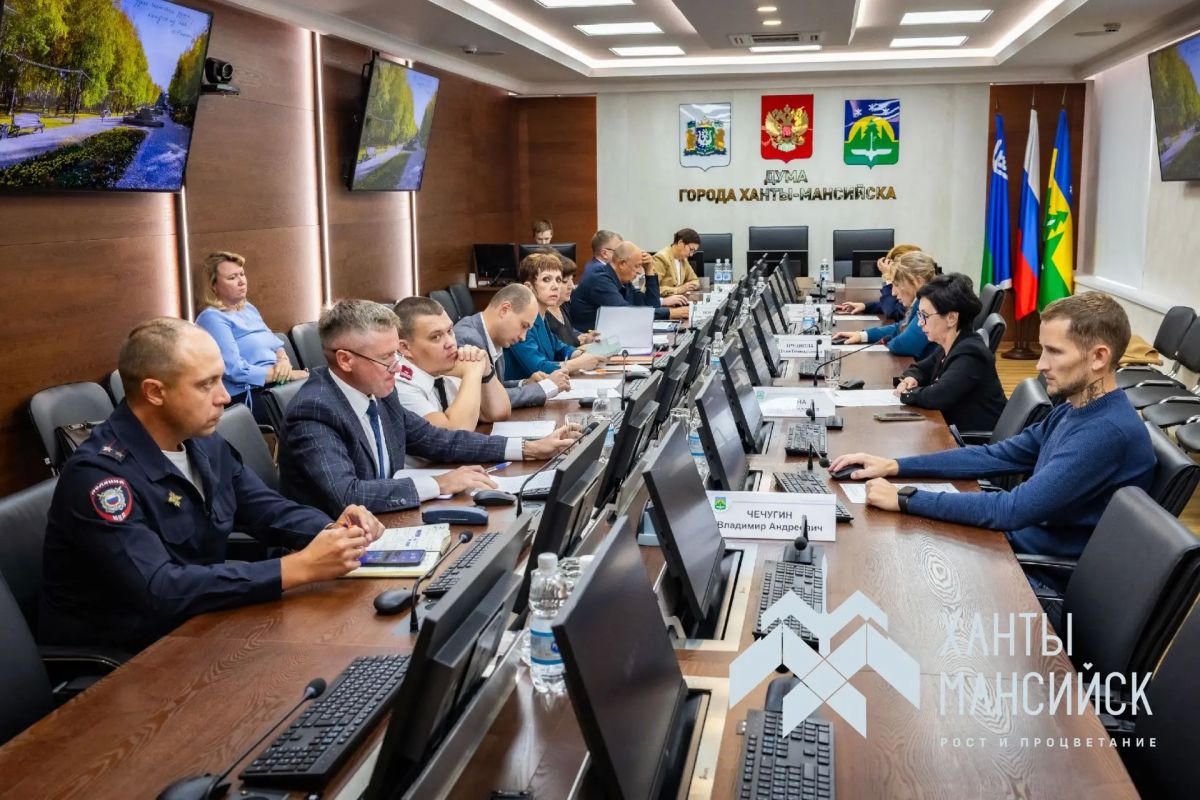 Комитет по социальной политике обсудил благоустройство детских пространств и профилактику несанкционированной торговли на территории города
