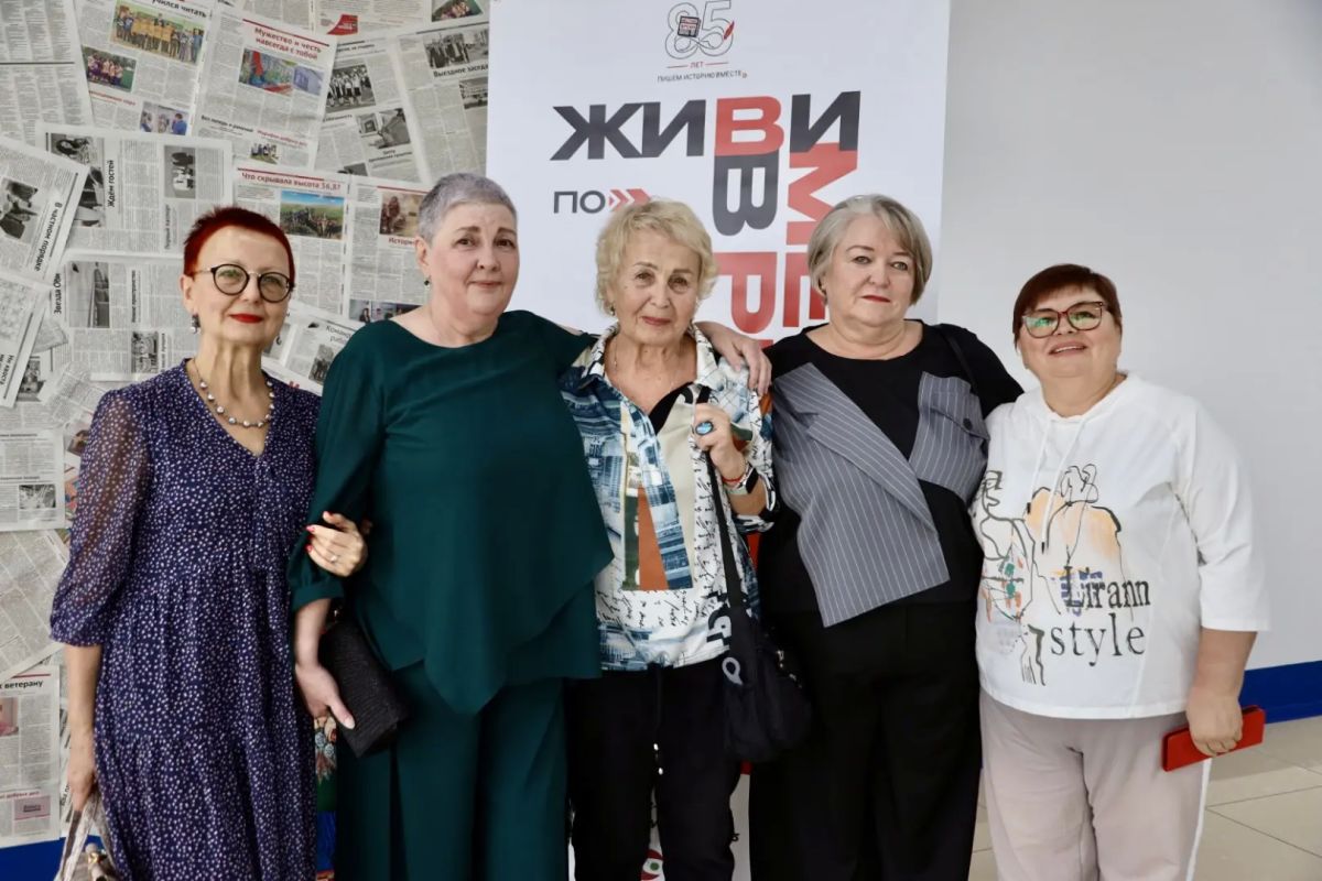 Дмитрий Кощенко: 85 лет — это целая эпоха. С особым волнением присутствовал на торжественном вечере в честь юбилея общественно-политической газеты «Местное время» Дмитрий Кощенко: 85 лет — это целая эпоха. С особым волнением присутствовал на торжественном вечере в честь юбилея общественно-политической газеты «Местное время»