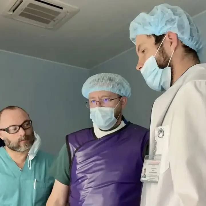 Врачи Сургута впервые в регионе установили 17-летней пациентке сердечный клапан через прокол в бедре Врачи Сургута впервые в регионе установили 17-летней пациентке сердечный клапан через прокол в бедре