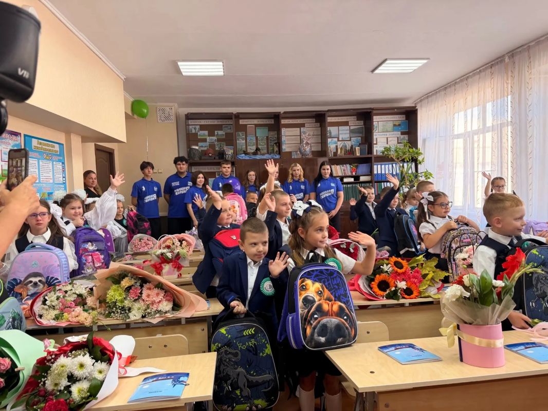 Молодогвардейцы Югры передали юным жителям Макеевки более 200 рюкзаков Молодогвардейцы Югры передали юным жителям Макеевки более 200 рюкзаков