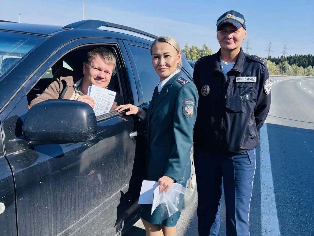 В крупных городах региона сотрудники УФНС России по Ханты-Мансийскому автономному округу – Югре (Управление) и Государственной инспекции безопасности дорожного движения провели совместные рейды по выявлению автовладельцев... В крупных городах региона сотрудники УФНС России по Ханты-Мансийскому автономному округу – Югре (Управление) и Государственной инспекции безопасности дорожного движения провели совместные рейды по выявлению автовладельцев...