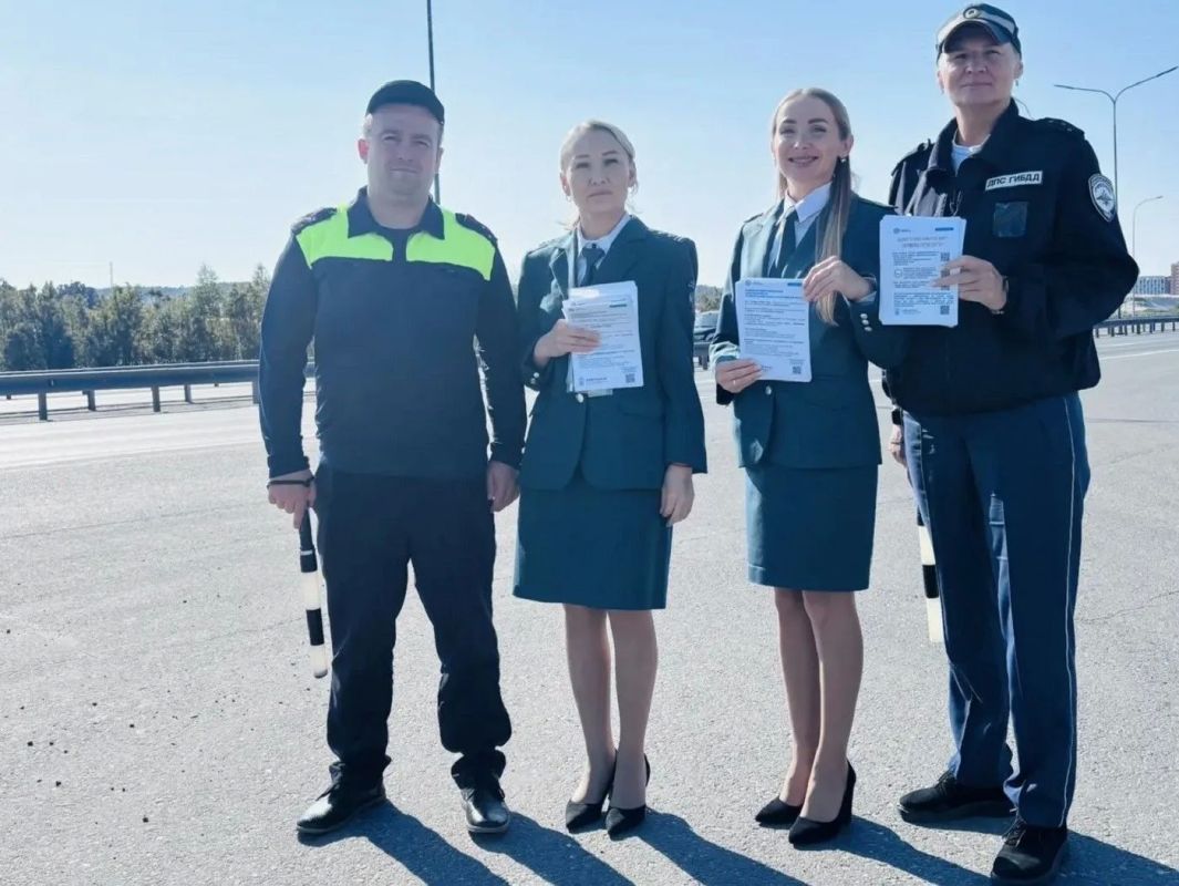 В крупных городах региона сотрудники УФНС России по Ханты-Мансийскому автономному округу – Югре (Управление) и Государственной инспекции безопасности дорожного движения провели совместные рейды по выявлению автовладельцев... В крупных городах региона сотрудники УФНС России по Ханты-Мансийскому автономному округу – Югре (Управление) и Государственной инспекции безопасности дорожного движения провели совместные рейды по выявлению автовладельцев...