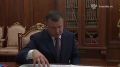 Владимир Путин накануне вечером провел встречу с первым заместителем министра внутренних дел РФ — начальником Миграционной службы МВД России Андреем Кикотем